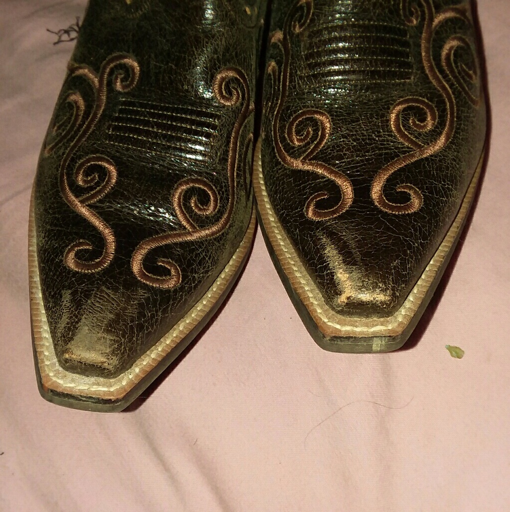 Boots - Picture 3 of 3